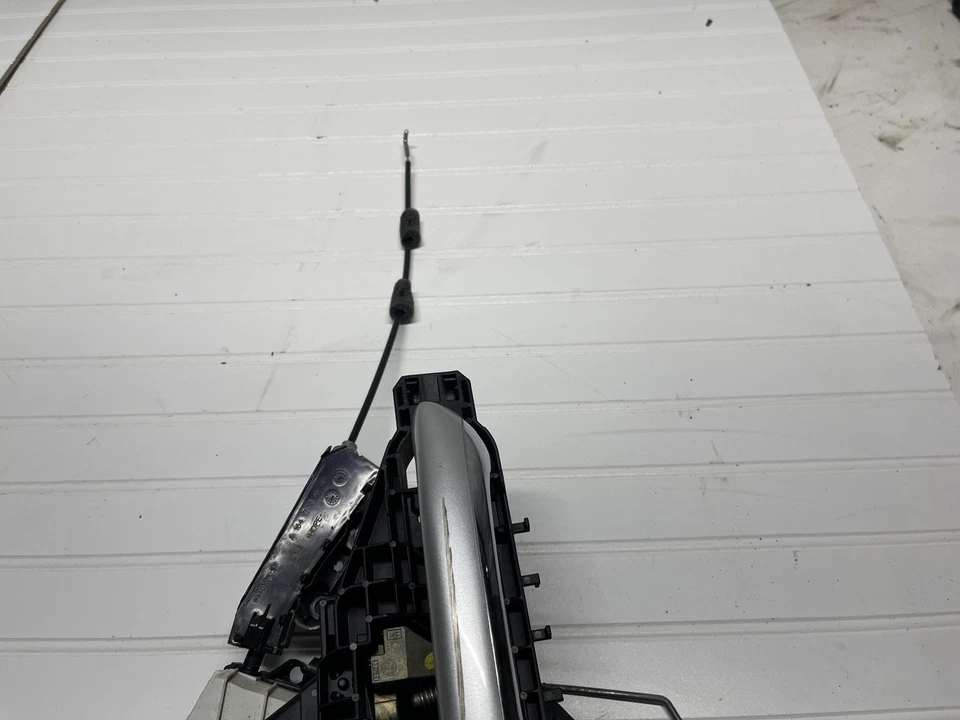 06-11 Mercedes Benz ML500 W164 Front Driver Left Door Handle With Actuator Oem - Image 4 of 4