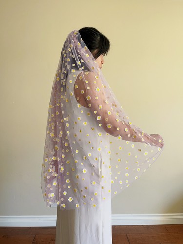 SUNFLOWER & DAISY: bridal veil, embroidered bridal veil, floral bridal veil - Picture 5 of 6