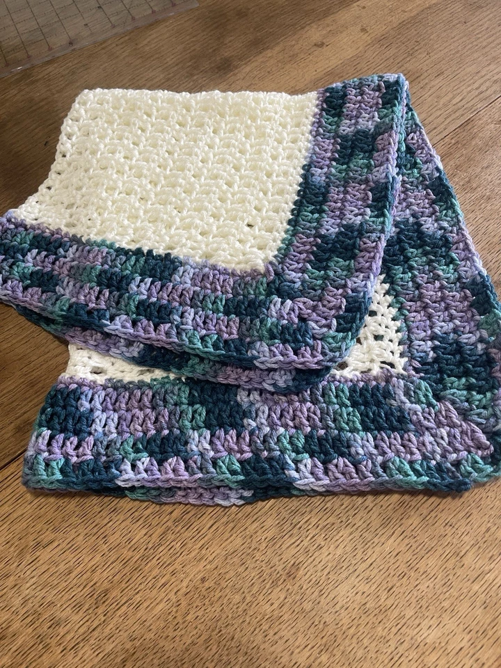 Manta afgana de ganchillo hecha a mano púrpura/blanca unisex ENVÍO GRATUITO hecha en EE. UU. Foto 2 de 3