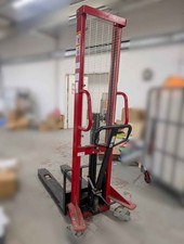 Manual Hydraulic Pallet Stacker