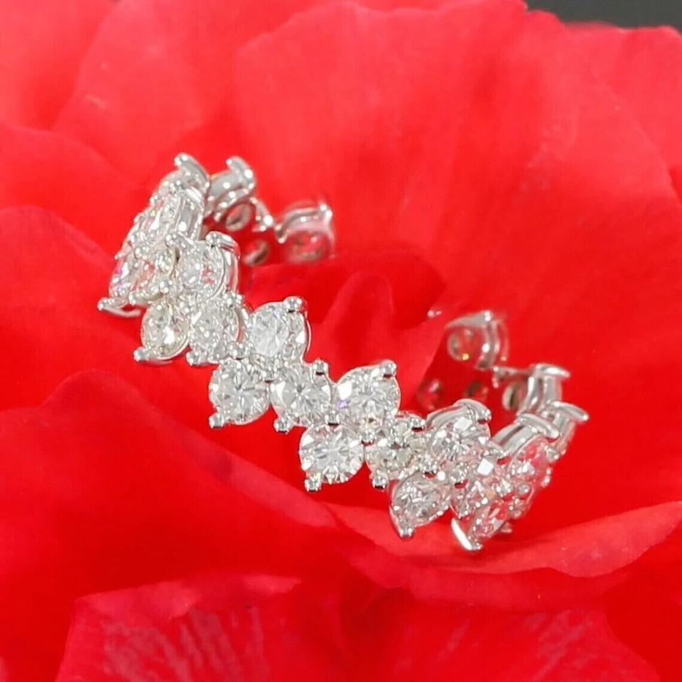 Alianza de aniversario de boda con flor de diamante creada en laboratorio de 2 quilates enchapada en oro amarillo de 14 quilates