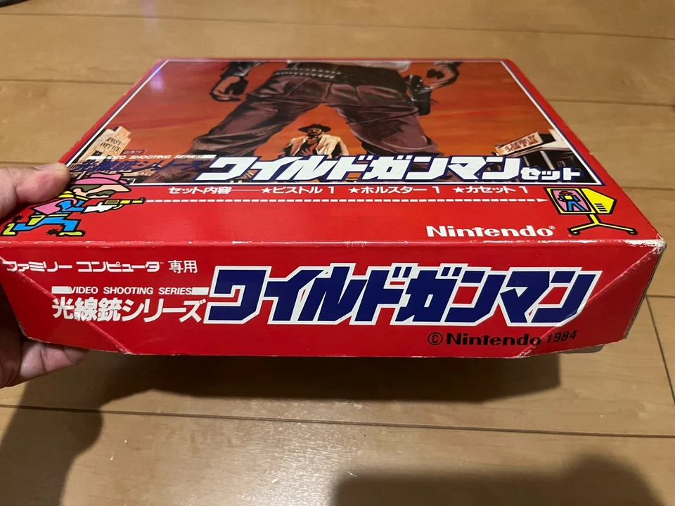 Nintendo Famicom WILD GUNMAN Controller with BOX & Manual ＆ 1 Game & Holster - Image 2 of 4