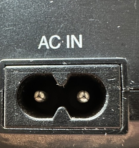 Nikon D3s Charger - Picture 4 of 5