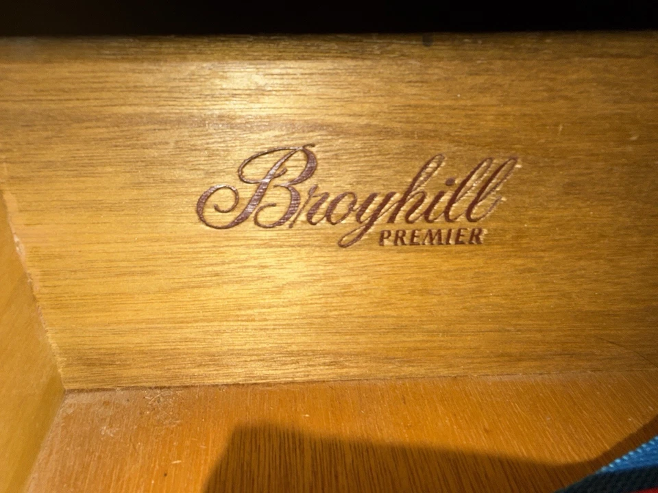 Broyhill Brasilia Mid-Century Dresser Set - Image 3 of 4