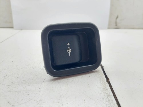 BMW X1 12V Steckdose hinten Socket 57143111 2.0 Benzin 170kw 2015 34789359