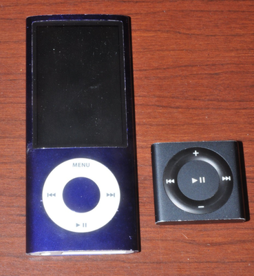 Apple iPod Model A1320 EMC Metallic Blue 8GB Dead Battery + A1373