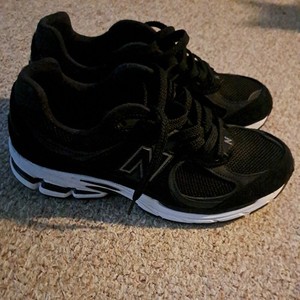 New Balance Men's 2002R Running Sneakers M2002RBK Suede Black 9.5 NEW NO BOX!