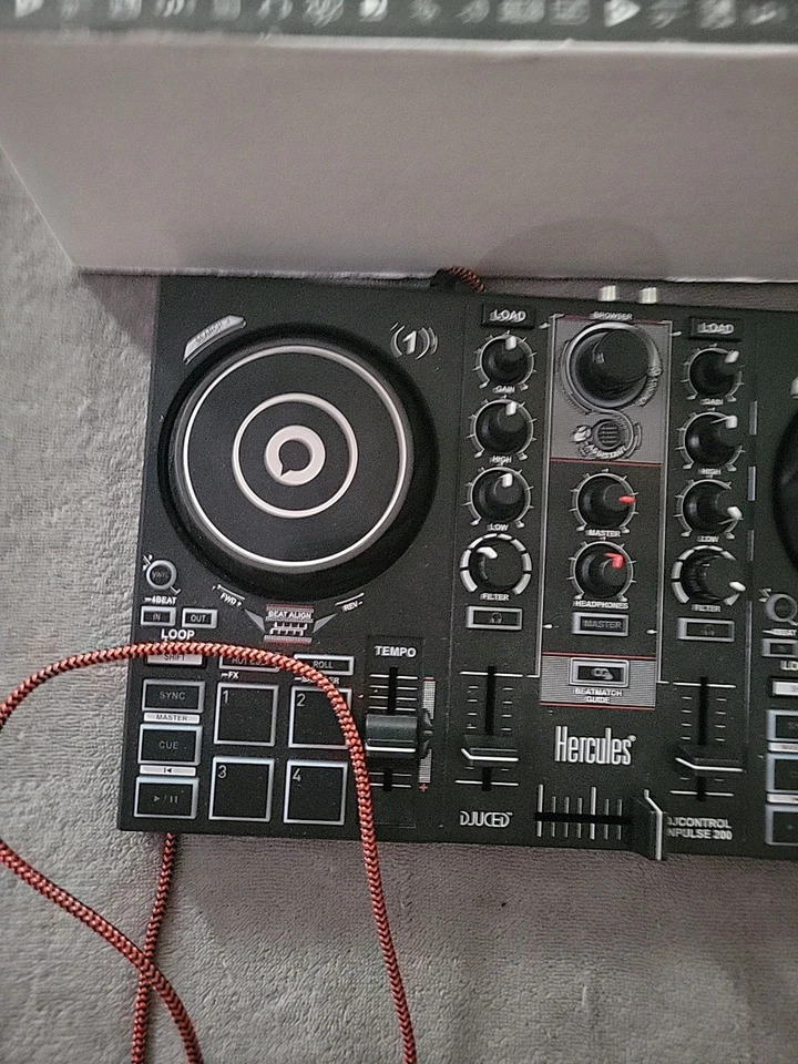 Hercules DJControl Impulse 200 DJ Controller Pre-owned - Image 3 of 4
