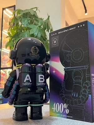 100% Authentic MEGA SPACE MOLLY 400% - Erebus Collection Figure
