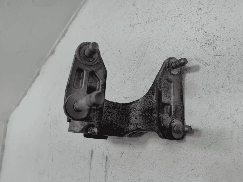 Toyota RAV4 2019-2023 2,5 L AWD motor montaje trasero soporte aislante OEM Foto 4 de 4