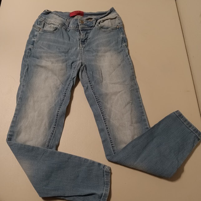 Wax Jean Low Rise Skinny Jeans  small Light Wash Stretchy Distressed butt i love