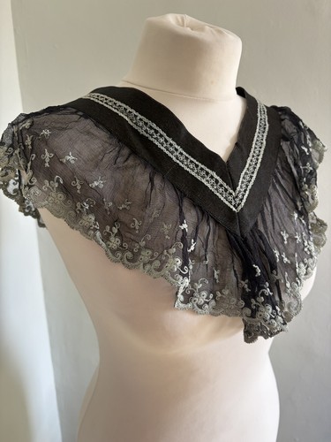 ANTIQUE Victorian C19th black silk floral embroidered ruffle collar - Picture 2 of 24