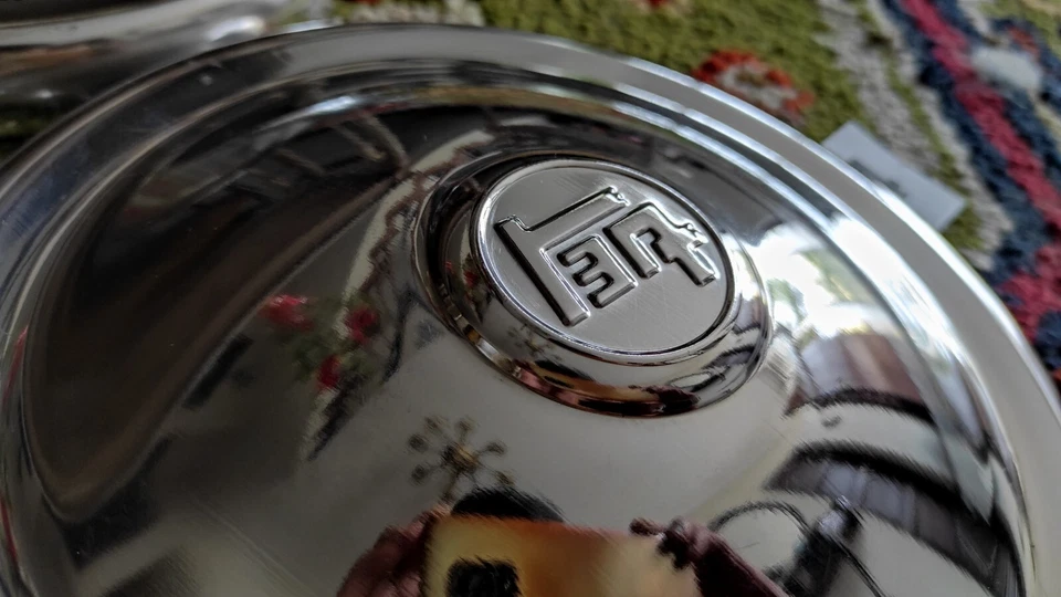 Nuevo de Lote Antiguo Raro Toyota Corona RT Nub Plato Perro Tapacubos Tapa Central 13" Cubiertas de Rueda TEQ Foto 3 de 4