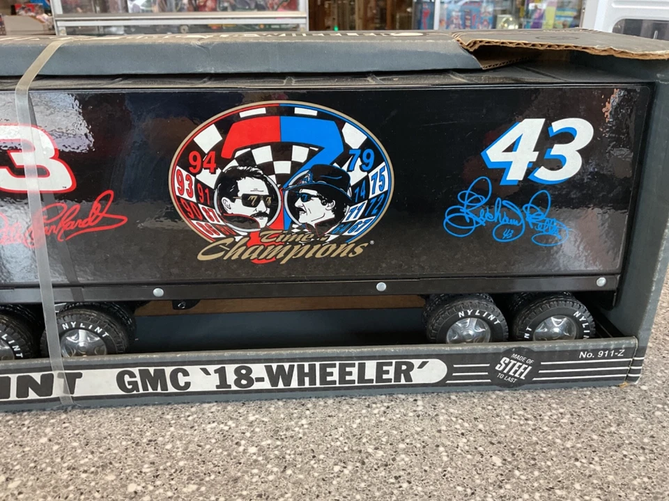 Semirremolque NYLINT GMC 18 RUEDAS #3 WONHARDT #43 PETTY 7 TIME CHAMPIONS CON CAJA Foto 4 de 4