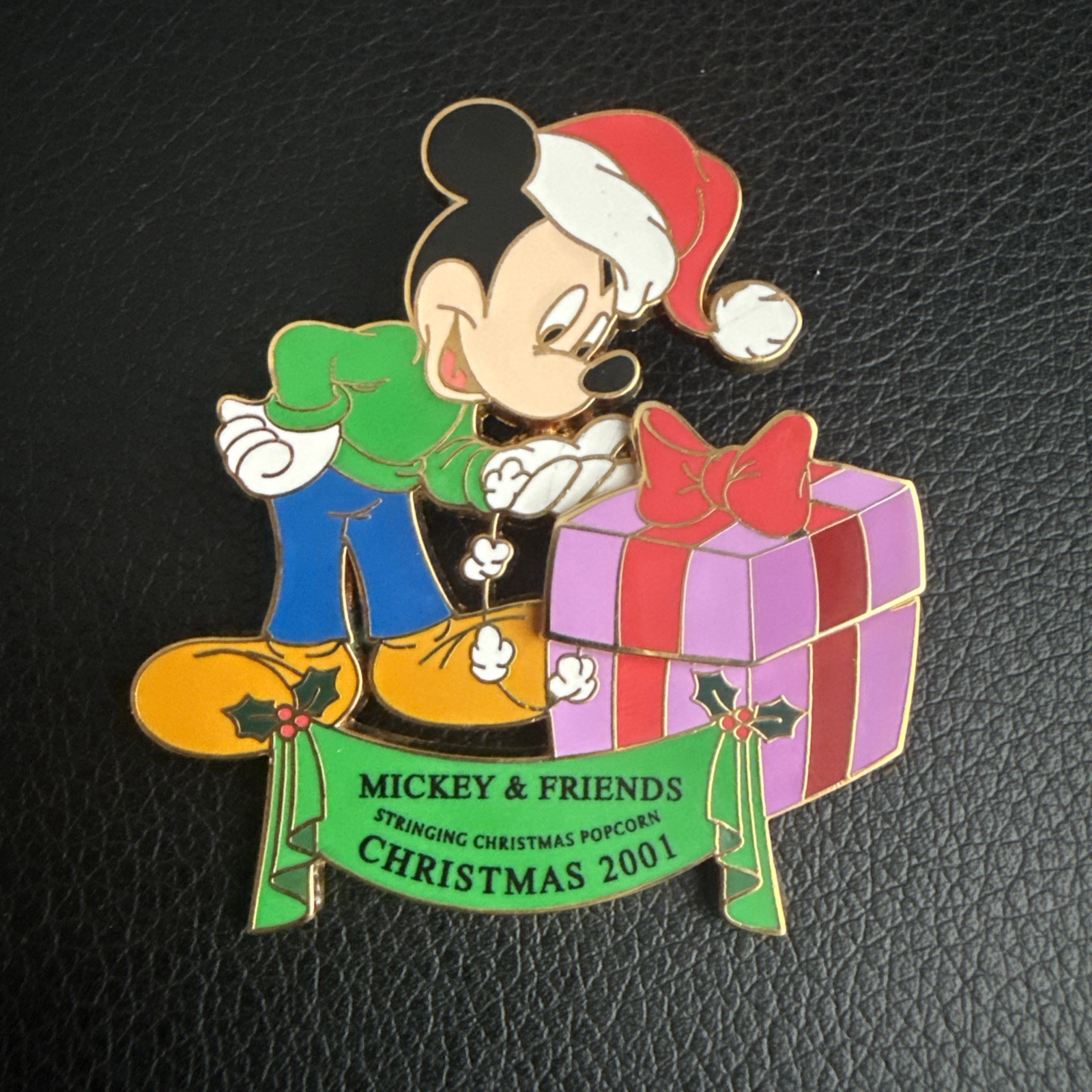 Disney Pin Night Before Christmas 2001 Mickey and Friends LE 3500