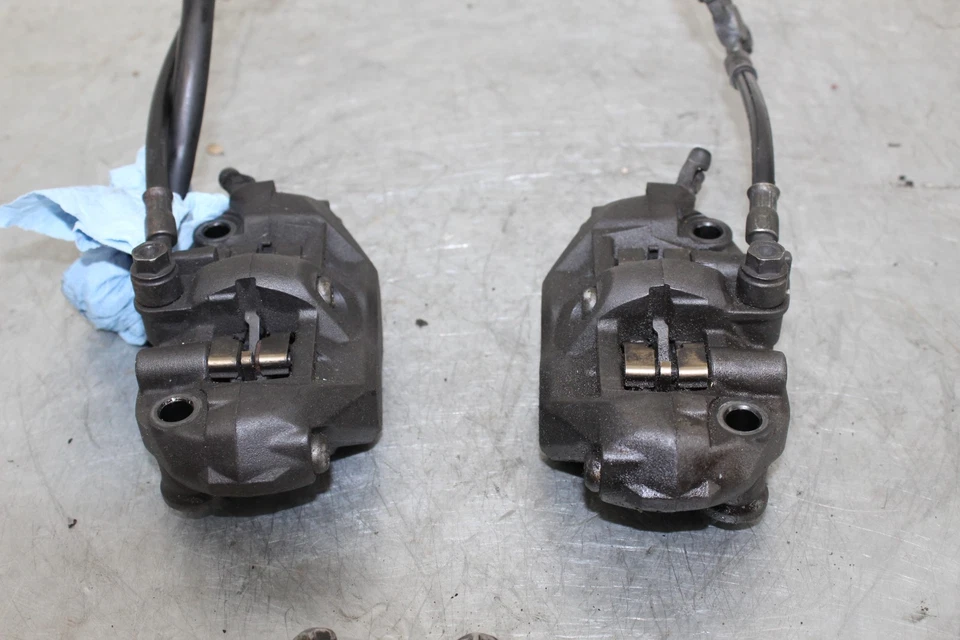 05-08 JUEGO DE PINZAS DE FRENO DELANTERAS DERECHA IZQUIERDA OEM HONDA CBR600RR Foto 4 de 4