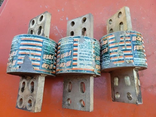 1 Fuse From Picture Bussmann KRP-C 2500 2500A Hi-Cap Fuse Class L 600VAC 