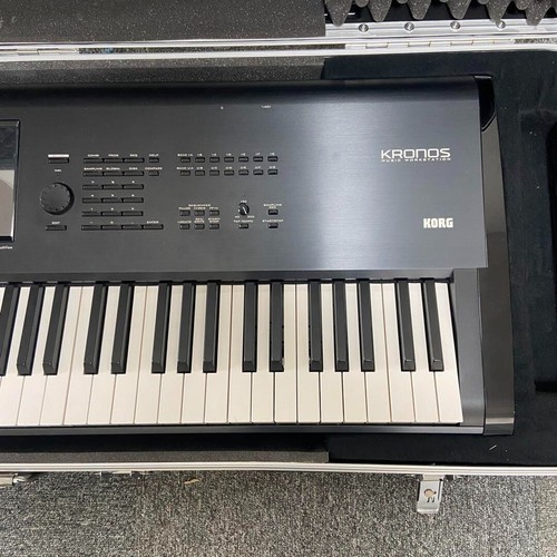 Korg Kronos-73 Keyboard Synthesizer 73key w/case - Picture 4 of 15