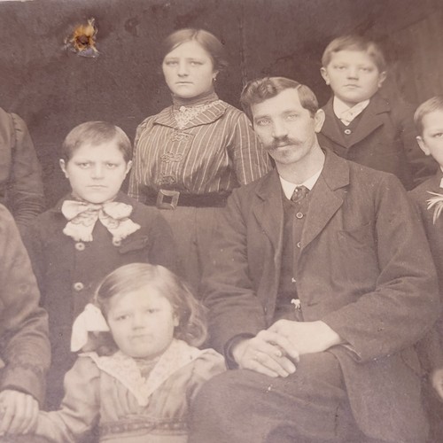 Victorian Family Portrait Photo Cabinet Postcard Early 20th Century Photograph - Picture 9 of 14
