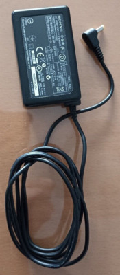 Sony AC Adapter 5 Volt, 2 Ampere. Modell: PDEL-100 TYPE: ACC-219