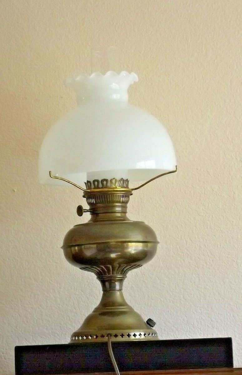ライト・照明 すぐ使えます antique milk glass lamp アンティーク