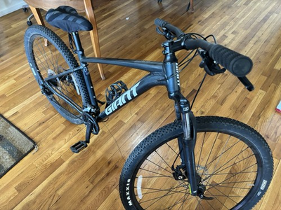 #ad Giant Talon 2. Mountain Bike 29quot; Wheels. Black 8 Speed Disc Brake. $450.00