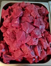 Hirschgulasch aus der Hinterkeule vom Hirschkalb Hirsch Schmoren mager Wild