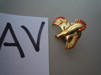 VINTAGE FLIEGENDER VOGEL GOLD METALL EMAILLE ANSTECKNADEL BIRKHUHN FASAN ? AV