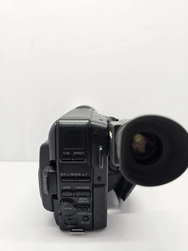 Videocámara JVC GR-AXM225U para piezas VHS compacta sin probar Foto 3 de 4