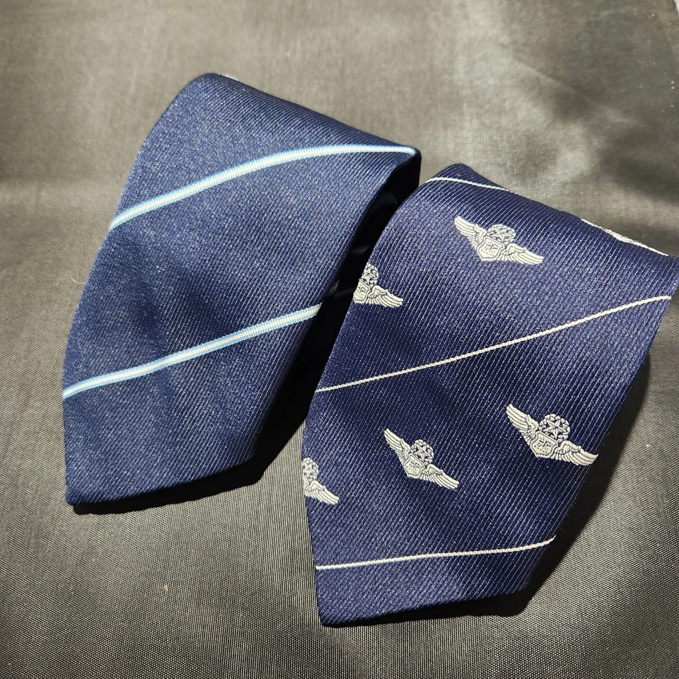 CORBATAS DE FUNDACIÓN HISTÓRICA DE LA FUERZA AÉREA (2) Azul Oscuro Emblema Raya Patriótica Foto 3 de 4