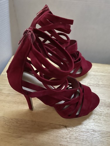 Charlotte Russe Damen rot 5" hochhackige Gladiatorriemen Größe 9