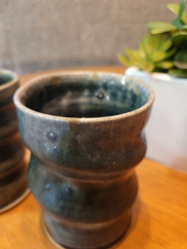 Juego de 2 vasos de gres arrojado con rueda con esmaltes azul verde y tierra - Imagen 5 de 7