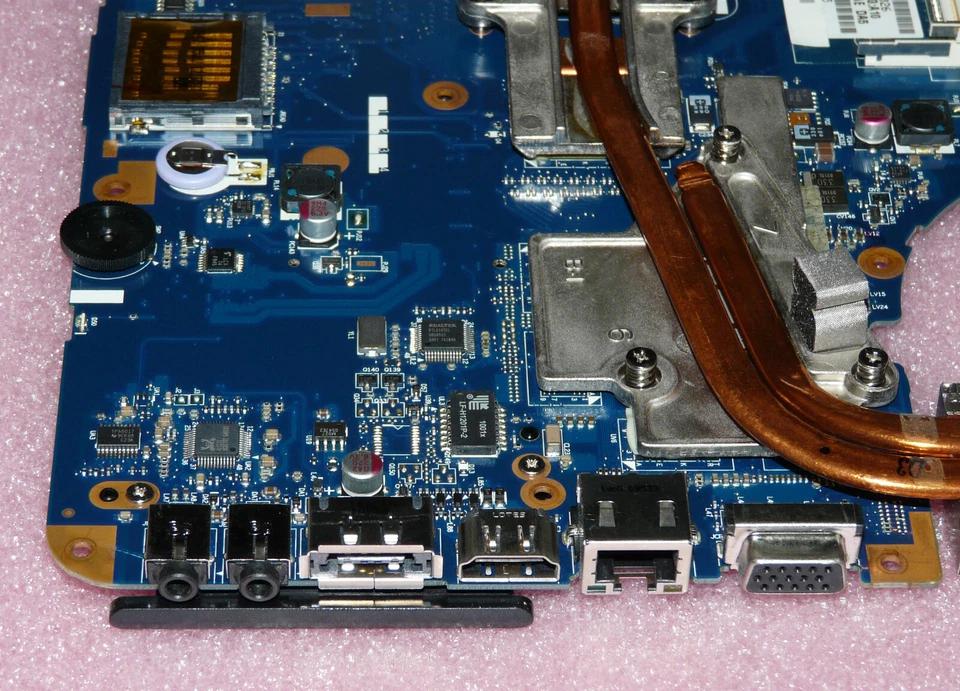 Toshiba Satellite L550D-11N Mainboard LA-5331P Rev:1.0 ATI Radeon HD4500 AMD CPU - Bild 4 von 4