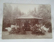 Carte d'armoire - Grand - Gazebo de jardin Adironack avec dame posant