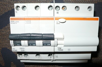 Disjoncteur Différentiel Tétrapolaire Merlin Gerin 25A 30mA Courbe C - Modèle C60N - Occasion
