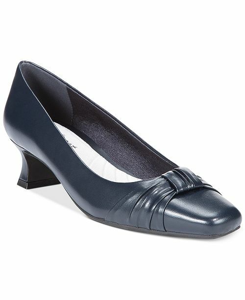 navy pumps size 8.5