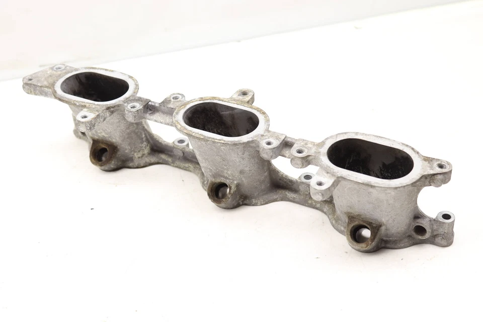 Porsche 911 1998-2008 - colector de admisión (inferior) 99611010152 Foto 2 de 4