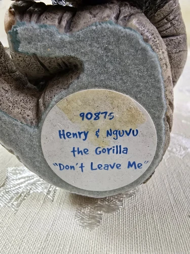 Tuskers Collectible 90875 Henry and Nguva the Gorilla "Don't Leave Me" 2001 - Picture 9 of 11