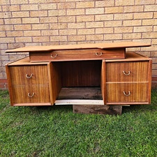 ORIGINAL G-PLAN FRESCO DESK E GOMME 1960s SOLID TIMBER FLOATING TOP – BRASS FEET
