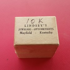 Lindsey Jewelers Mayfield Ky Box and Ring 10 KT