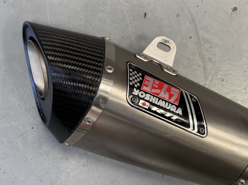 Yoshimura R-11 Exhaust Silencer Carbon - Suzuki GSX-R1000 2012–2016 - E3 1729 - Picture 2 of 6