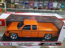 MOTORMAX 1/25 SCALE 2006 CHEVROLET SILVERADO 1500 W/ CUSTOM WHEELS NEW IN BOX.