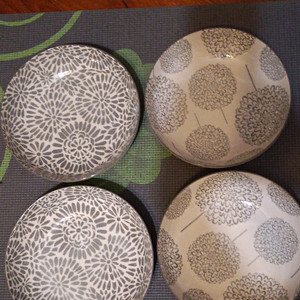 Signature 4pc Stoneware Bowl Set White/Gray Floral Round Shiny Finish