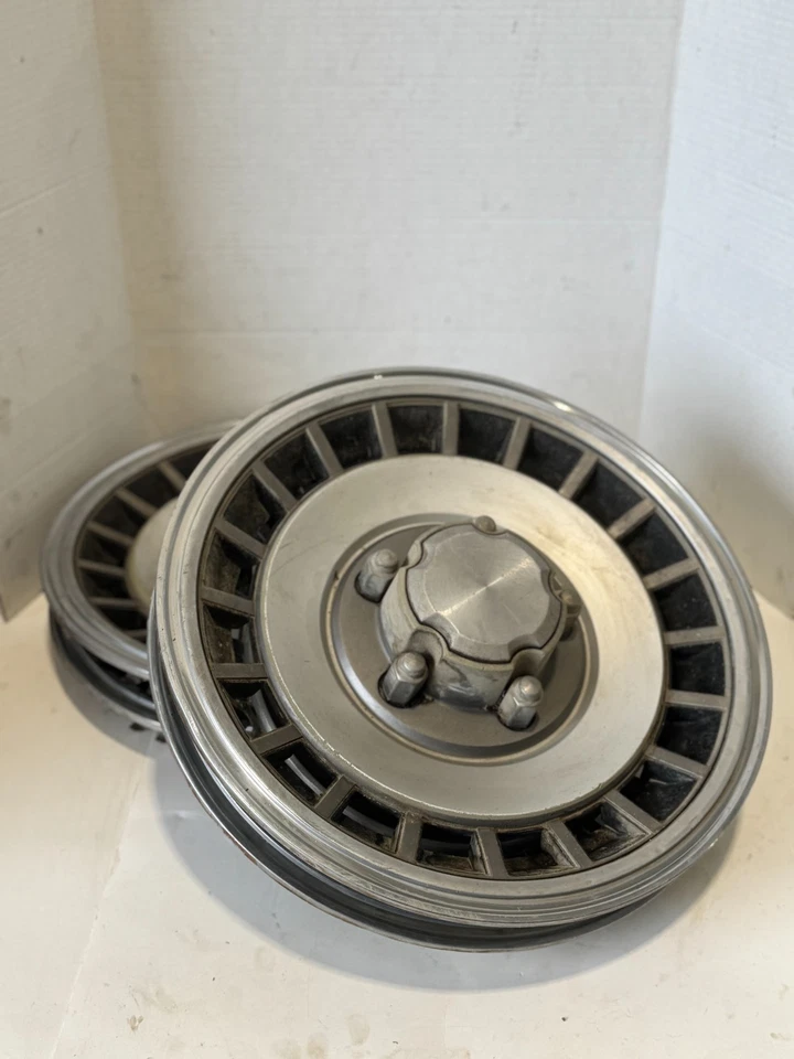 Ford F150 Bronco 1987-1996 15 pulgadas tapacubos de fábrica 4x4 algo de desgaste juego completo OEM Foto 2 de 4