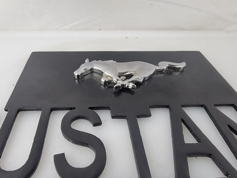 Porta llaves Ford Mustang embl todo metal ~ 5 ganchos montaje en pared negro mate Foto 2 de 4