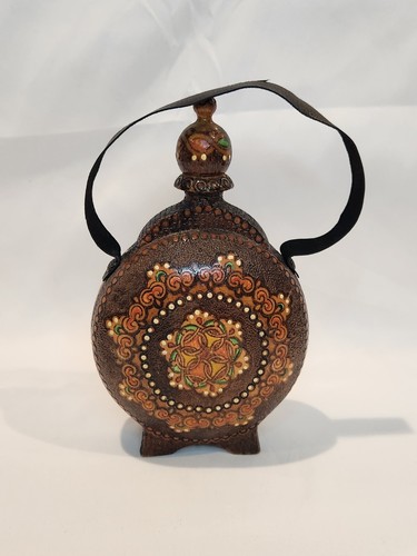 Bulgarian hand carved decorative water flask with colorful poker work carvings - Picture 5 of 6