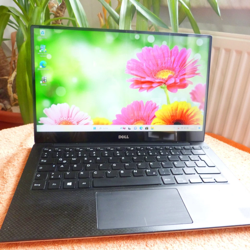 Dell XPS 13 9350 KOHLEFASER UltraBook 13 Zoll 4K UHD TOUCH Windows 11 l 16GB RAM - Bild 2 von 4