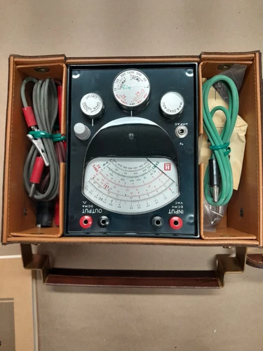 Vintage HONEYWELL W720B1011 - Systems Tester in Case with all accessories