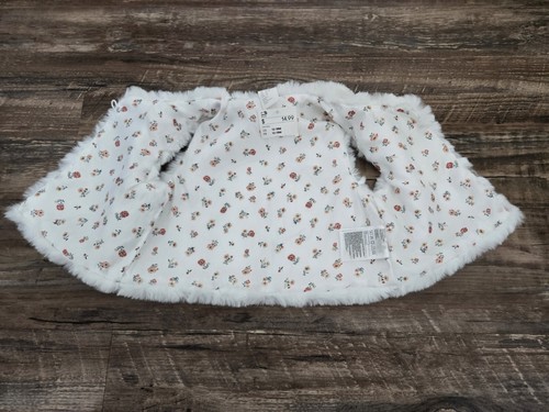 New girls Coat by H&M Size 12-18 Mos. White Soft And Classy Flowers One button - Picture 3 of 4