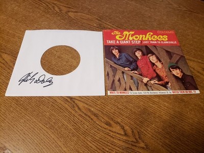 G'TEED MICKEY DOLENZ hand signed 1966 EXC. SL/VG- 45 MONKEES Last Train To CLARK